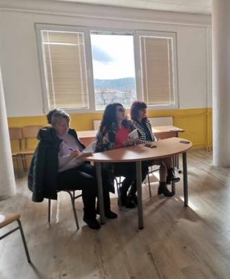 Работна среща с директори на училища и учители по български език и литература